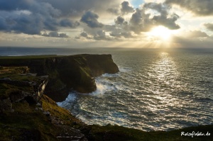 irland westkueste cliffs of moher wanderweg sonnenuntergang