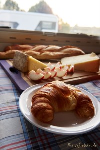 frankreich fruehstueck croissant