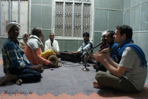indien hinduistischer tempel musizieren