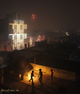 indien delhi diwali lichterfest feuerwerk