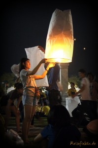 thailand himmelslaterne koenigsgeburtstag