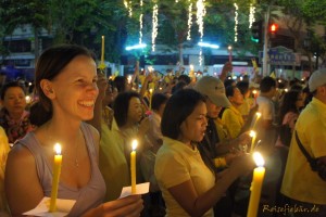 bangkok thai koenig geburtstag kerzen