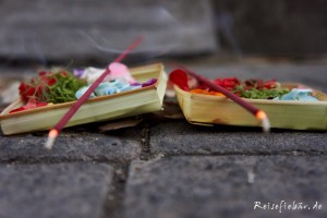 bali opferschale raeucherstaebchen